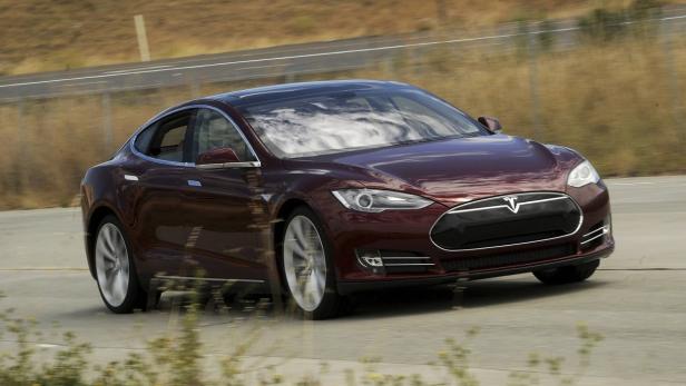 A Tesla Model S electric sedan is driven near the company&#039;s factory in Fremont, California, in this file photo taken June 22, 2012. Electric-car maker Tesla Motors Inc said it expects to report a first-quarter profit on both a net and adjusted basis following sales of its Model S sedan, sending its shares soaring more than 19 percent in early trading on Monday. REUTERS/Noah Berger/Files (UNITED STATES - Tags: TRANSPORT BUSINESS)