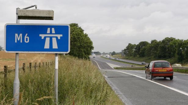 Die britische Regierung wird Tests autonomer Fahrzeuge auf Autobahnen zulassen