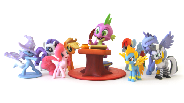 Hasbro bietet Usern die Möglichkeit eigene My Little Pony Figuren zu kreieren und zu verkaufen. Die Figuren werden von Shapeways.com mit 3D-Druckern angefertigt.
