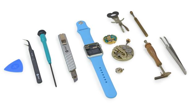 iFixit stellt die Apple Watch einer Taschenuhr von 1890 gegenüber