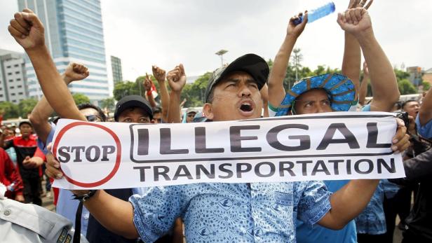 Taxifahrer demonstrieren in Jakarta