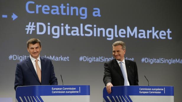 Ansip (l.) und Oettinger (r.) bei der Präsentation der Strategie zum digitalen Binnenmarkt