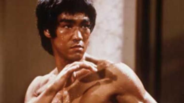 It was a box office brick when it debuted in 1978, but cable television&#039;s AMC channel hopes to score off the rebound when it airs a July 2, 2002 special on Bruce Lee&#039;s final film &#039;Game of Death&#039; featuring basketball legend Kareem Abdul-Jabbar. Abdul-Jabbar is among a handful of people who appear in the 90-minute special, &#039;Bruce Lee: A Warrior&#039;s Journey,&#039; talking about the kung-fu legend who died at age 32 before &#039;Game of Death&#039; was finished. Lee is shown in a 1973 publicity still from the film &#039;Enter the Dragon. Photo by Reuters (Handout)