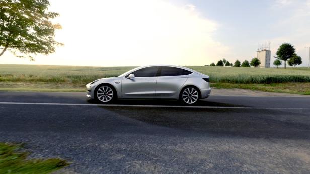 Tesla enthüllt sein Mittelklasse-Elektroauto Model 3