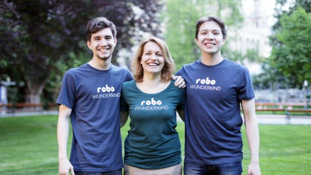 Das Robo Wunderkind Team mit Anna Iarotska (Mitte) und Rustem Akishbekow (re.)
