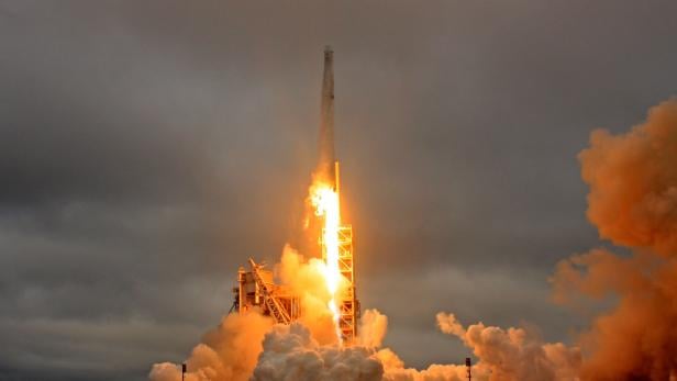 Start einer SpaceX Falcon-9-Rakete