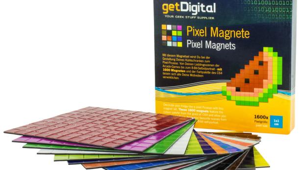 Die einzelnen Magnet-Pixel messen 1 x 1 cm. Die 16 verschiedenen Farben orientieren sich an der Farbpalette des C64,