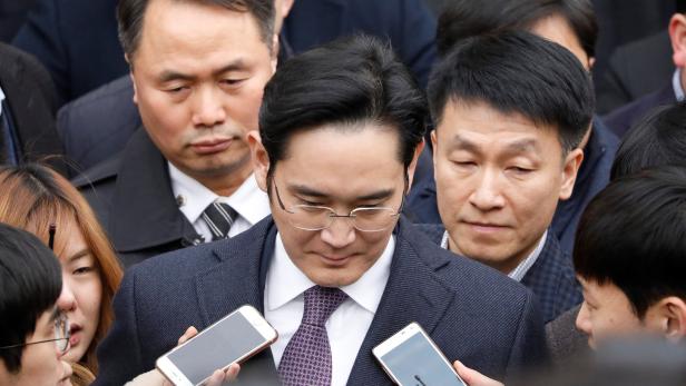 Jay Y. Lee nach einem Gerichtstermin in Seoul