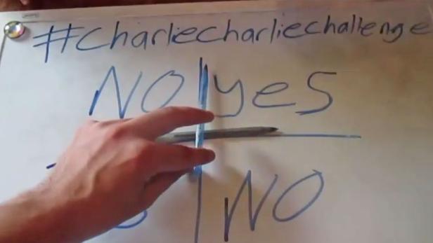 Bei der CharlieCharlieChallenge wird ein Dämon beschworen, um Wahrheiten zu erfahren