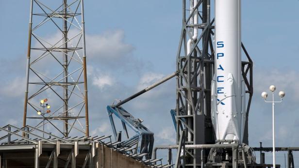 Die Falcon-Raketen von SpaceX könnten in Zukunft auch Militärsatelliten in den Orbit befördern