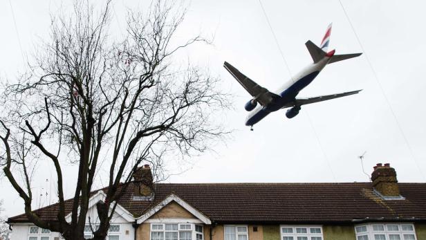 Die Maschine der British Airways wurde wieder von den Technikern frei gegeben