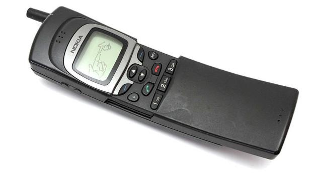 Mobiltelefone wurden auch dank Nokia zum Lifestyle-Objekt. Das Nokia 8110 wurde als &quot;Banane&quot; oder &quot;Matrix-Handy&quot; bekannt.