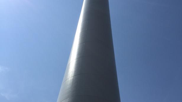 Noch wird am Windpark Pottendorf fleißig gebaut. Bis zum Herbst soll sich die Baustelle jedoch in einen Windpark mit 15 Rädern verwandelt haben, an dem sich Bürger beteiligen können: Wien Energie stellt für eines der Windräder ein &quot;Sale-And-Lease-Back&quot;-Modell zur Verfügung.