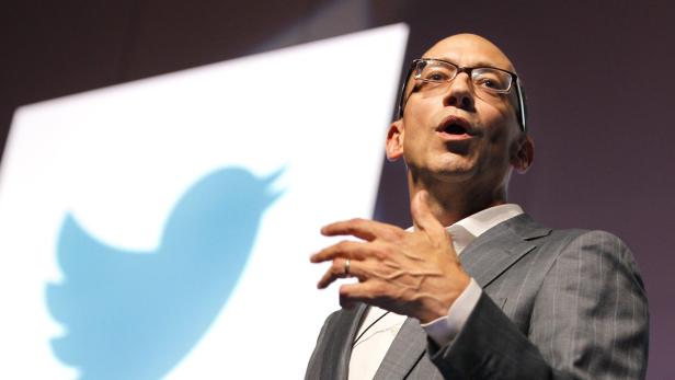 epa03865068 (FILE) A file photograph showing Twitter CEO Dick Costolo attends a Twitter seminar during the 59th edition of the International festival of creativity, Cannes Lions in Cannes, France, 20 June 2012. Social media company Twitter announced on 12 September 2013 through its own service that it has filed paperwork for a planned initial public offering of shares. EPA/SEBASTIEN NOGIER *** Local Caption *** 50396927