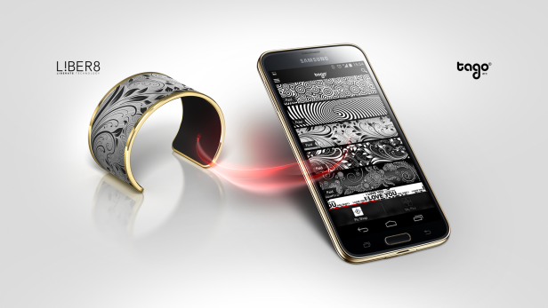 Das E-Ink-Armband tago arc erhält per NFC und App neue Motive