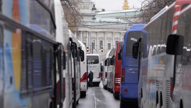 Geht es nach Greenpeace soll die öffentliche Busflotte in Deutschland auf E-Mobilität umgerüstet werden