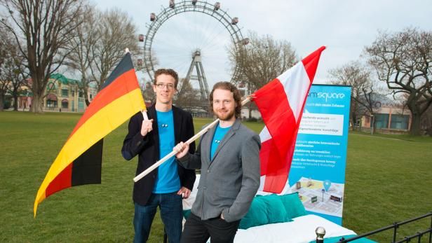 Die Zoomsquare-Gründer Andreas Langegger (mit Deutschland-Fahne) und Christoph Richter