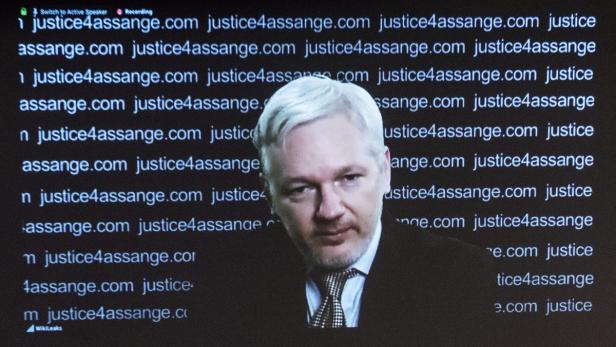Julian Assange gab in London eine Pressekonferenz per Videochat
