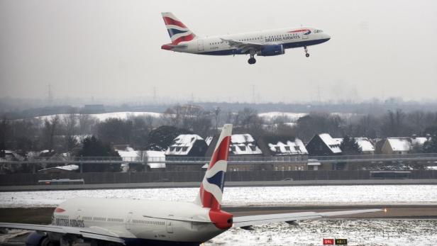 British-Airways-Maschine über Heathrow.