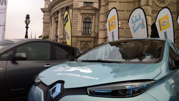 Die Veranstaltung E-Mobility on Stage führt alljährlich neben dem Burgtheater durch die Welt der Elektromobilität.