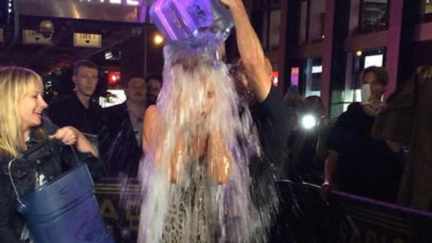 Heidi Klum Ice Bucket Challenge