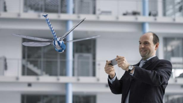Der BionicOpter kann auch per Smartphone ferngesteuert werden