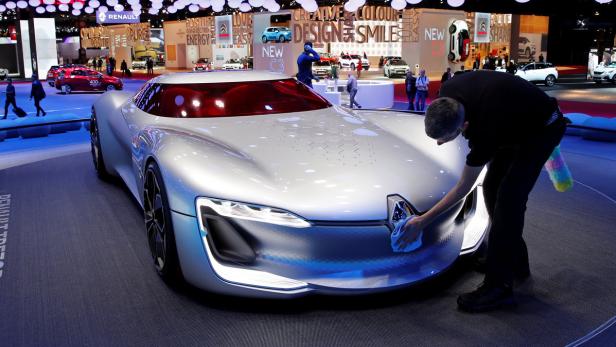 Renault Trezor: Das Elektro-Concept-Car sieht futuristisch aus, ist aber nicht selbstfahrend