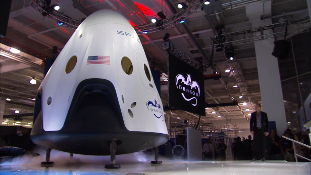 Elon Musk hofft, dass künftig die Dragon V2 Astronauten zur ISS transportiert