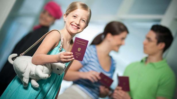 Seit Mitte 2012 sind „Kindermiteintragungen“ in Reisepässen ungültig. Dennoch gibt es in Österreich noch fast 100.000 davon.