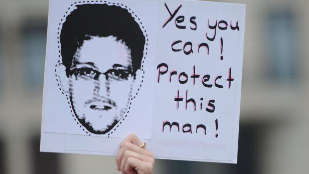 Greenwald hatte für den Guardian die überbordende Überwachungswut der US-Spionageprogramme im Internet enthüllt und gilt als Vertrauter des Whistleblowers .