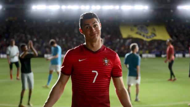 Nike packt alles, was Rang und Namen im internationalen Fußball hat, in ein Hobby-Spiel voller Vorstellungs- und . Die schönste Geste ist der vermeintliche Niemand, der Cristiano Ronaldo den entscheidenden Elfer wegschnappt.