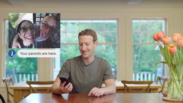 Der digitale Assistent &quot;Jarvis&quot; meldet Mark Zuckerberg, dass seine Eltern vor der Eingangstüre stehen