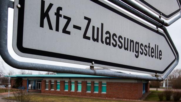 In Hessen und Rheinland-Pfalz blieben die Zulassungsstellen am Vormittag geschlossen