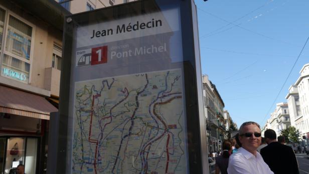 In der Innenstadt von Nizza verkehren regelmäßig verschiedene Tram-Linien.
