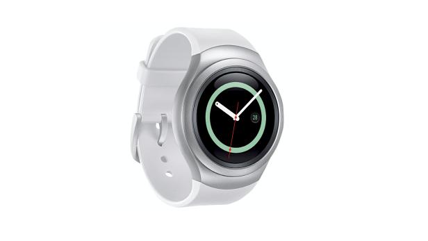 Samsungs Smartwatch () ist mit einem Ring um das Display ausgestattet, mit dem man sich durch die Menüs navigieren kann. Mit dem hauseigenen Tizen-Betriebssystem will man sich von der Android-Wear-Konkurrenz abheben. Ab 349 Euro.