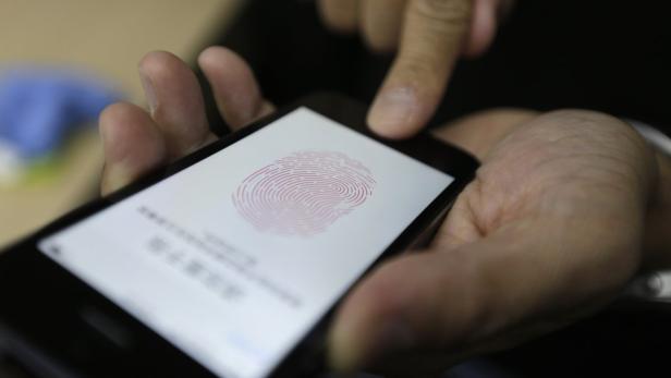 Fingerabdruckdaten werden auf iPhones in einem eigenen Bereich, der &quot;Secure Enclave&quot;, verwaltet.