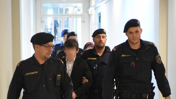 Angeklagte vor Prozessbeginn im Wiener Straflandesgericht