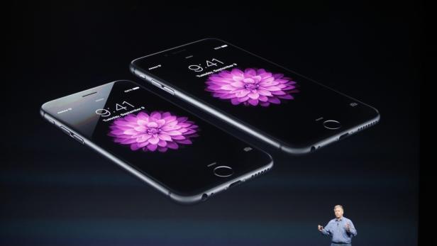 Phil Schiller stellt das iPhone 6 und das etwas größere iPhone 6 Plus vor