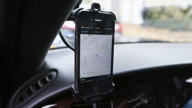 Uber-App im Auto
