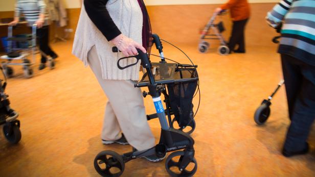 Rollatoren fördern die Mobilität älterer Menschen.