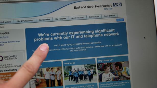 Britische Krankenhäuser schickten am Samstag nach einem massiven Cyberangriff Patienten nach Hause.