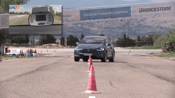 Video Tesla Model X Absolviert Elchtest