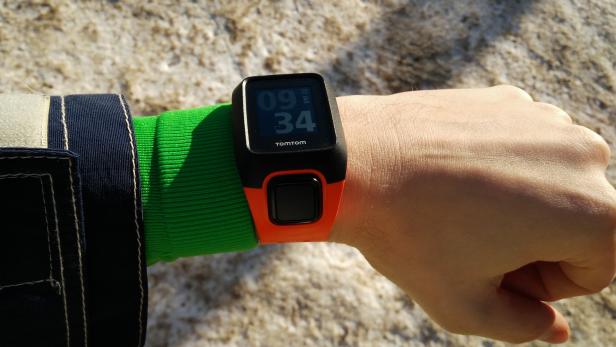 Die TomTom Adventurer Fitness-Armbanduhr ist auf Outdoor-Aktivitäten spezialisiert