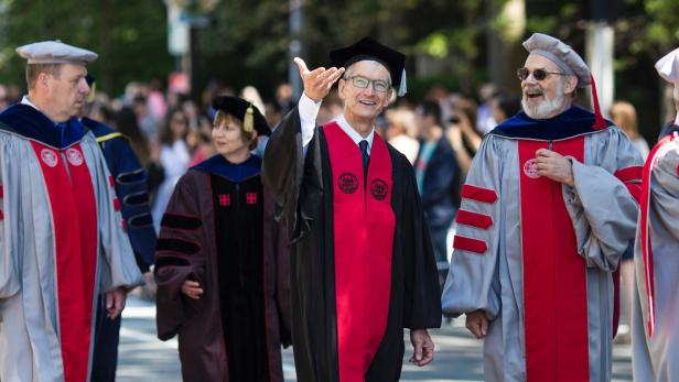 Apple-Chef Tim Cook besuchte das MIT vor kurzem und sprach vor Absolventen