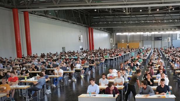 Die Aufnahmeprüfungen für das Informatik-Studium in Wien fanden am Dienstag in der Messe statt.