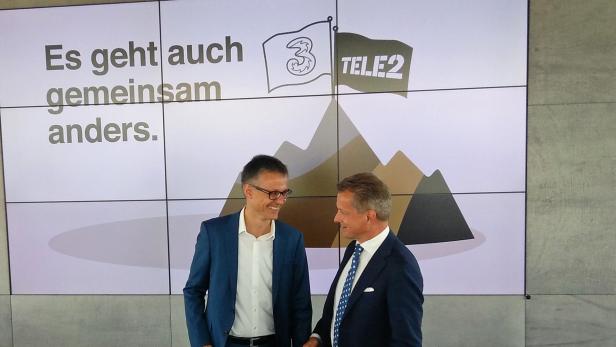 Drei Österreich CEO Jan Trionow und Tele2 Österreich CEO Alfred Pufitsch bei der Pressekonferenz zum Zusammenschluss der Telekom-Unternehmen
