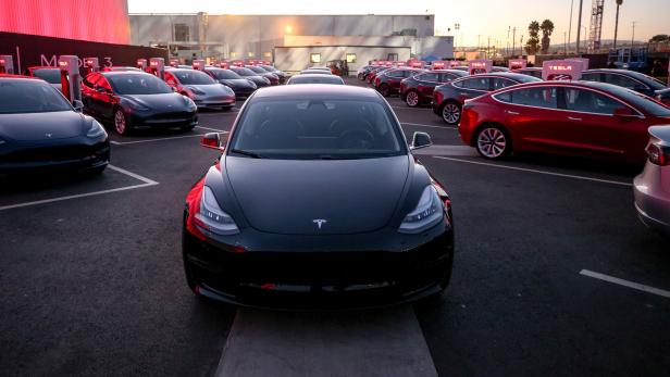 Teslas erster günstigerer Wagen Model 3 soll die Autokäufer außerhalb der Luxus-Nische ansprechen.
