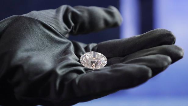 Diamanten könnten Lithium-Ionen-Akkus vor spontanen Selbstentzündungen bewahren - allerdings in Nano-Größe