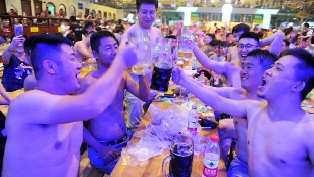 Das Qingdao Bier-Festival findet jedes Jahr statt und ist dem Münchner Oktoberfest nachempfunden