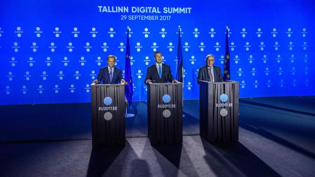 EU-Ratspräsident Donald Tusk, der estnische Ministerpräsident Jüri Ratas und der Präsident der EU-Kommission Jean-Claude Juncker beim Digitalgipfel